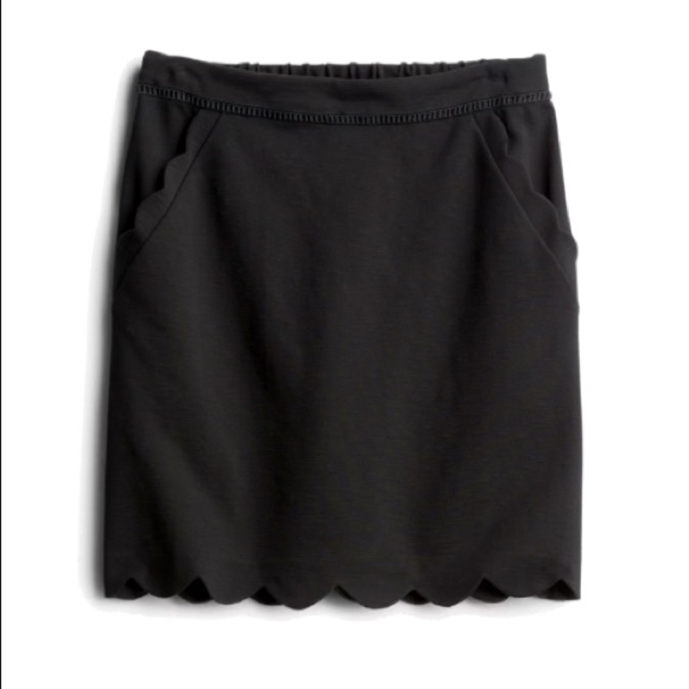 Skies Are Blue size medium elastic waist skirt with scallop pockets & hem